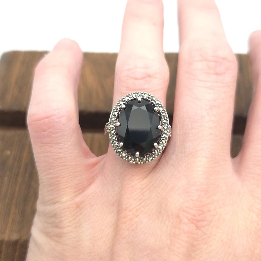 Size 7 Sterling Silver Black Onyx Gem With Marcasite's Ring A861